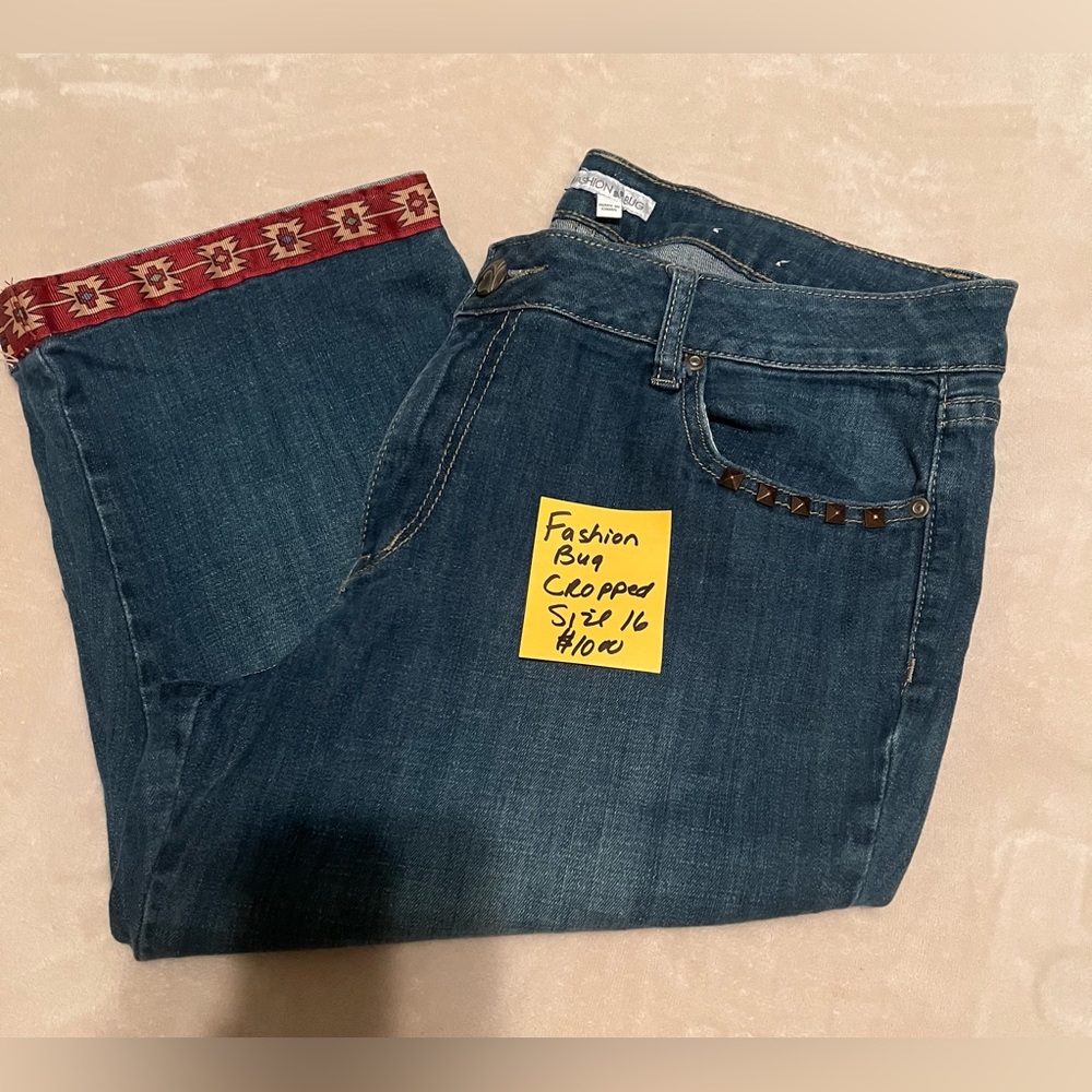 Jeans By Fashion Nova cropped with detail on bottom